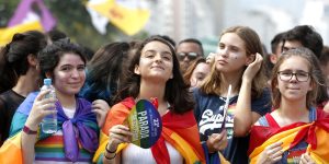 Hoje é Dia: igualdade de gênero, tabagismo e esclerose são