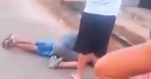 Homem é assassinado a tiros enquanto caminhava em via pública