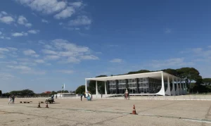 Homem é detido após ameaçar explodir mochila na Praça dos