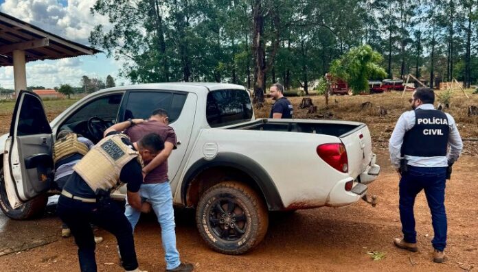 Homem é preso por homicídio e porte ilegal de arma