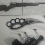 Homem investigado por homicídios morre em confronto com a polícia