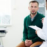 Homens ainda evitam cuidar da saúde e vivem menos que