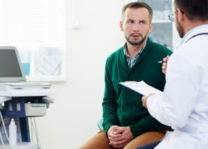 Homens ainda evitam cuidar da saúde e vivem menos que