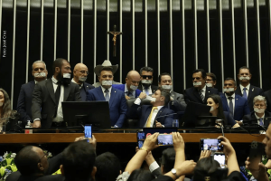 Hugo Motta ameaça suspender deputados bolsonaristas por ocupação do plenário