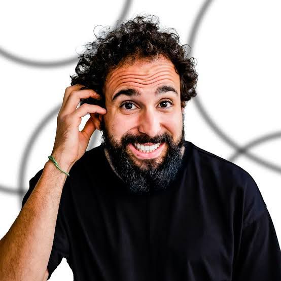 Humorista Murilo Couto apresenta show de stand-up em São Luís