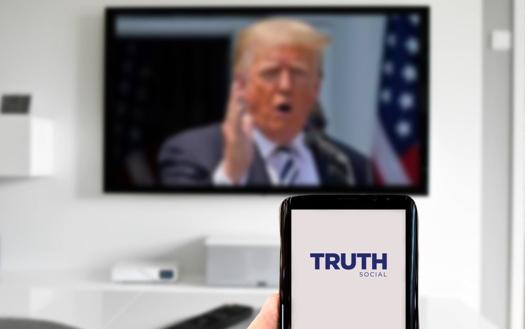 IA da rede social de Trump contradiz declarações do presidente