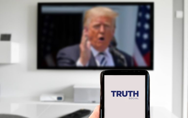 IA da rede social de Trump contradiz declarações do presidente