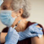 Idosos terão direito à vacina contra pneumonia na rede pública