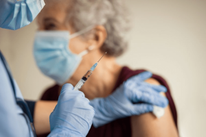 Idosos terão direito à vacina contra pneumonia na rede pública