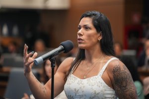 Índia Armelau surpreende e emociona Bacellar com discurso de apoio