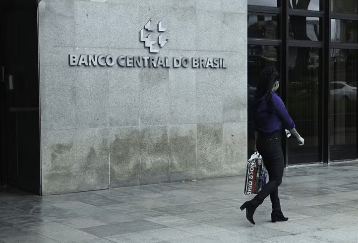 Inflação recua pela décima semana e tarifa dos EUA pode