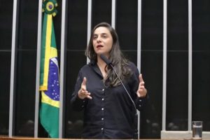 Lei Magnitsky no Brasil: deputada cria projeto contra sanções no
