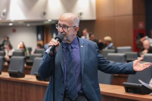 Luiz Paulo critica pressão do governo e rejeita ameaças sobre