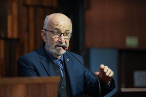Luiz Paulo propõe garantir salário mínimo para todos os servidores