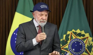 Lula cobra Congresso sobre possível cassação de Eduardo Bolsonaro
