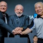 Lula elogia China, critica EUA e celebra fábrica de elétricos
