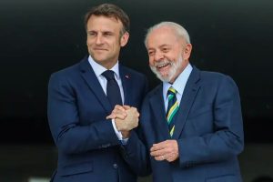 Lula fala com Macron ao telefone e articula reação internacional