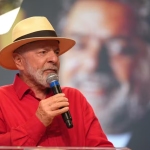 Lula participa de evento do PT que oficializa Edinho Silva