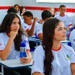 Mais de 280 mil estudantes voltam às aulas nesta segunda-feira