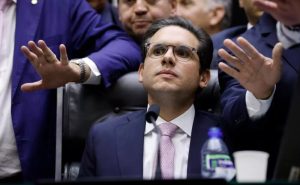 Mais de 70% da população rejeita PEC da Blindagem que