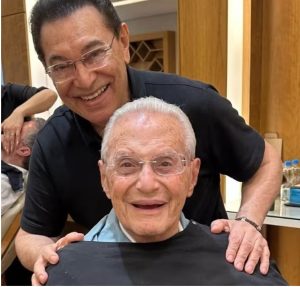 Maluf ressurge aos 93 anos em foto publicada por cabeleireiro