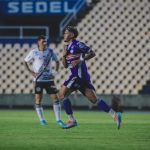 Maranhão faz gol no fim e está a um passo