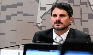 Marcos do Val tem medidas cautelares parcialmente revogadas por Moraes