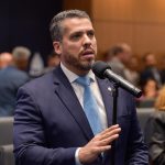 Médicos formados antes de 2004 ficam dispensados de RQE em