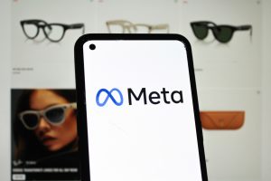 Meta lançará óculos inteligentes Hypernova em setembro, diz TV