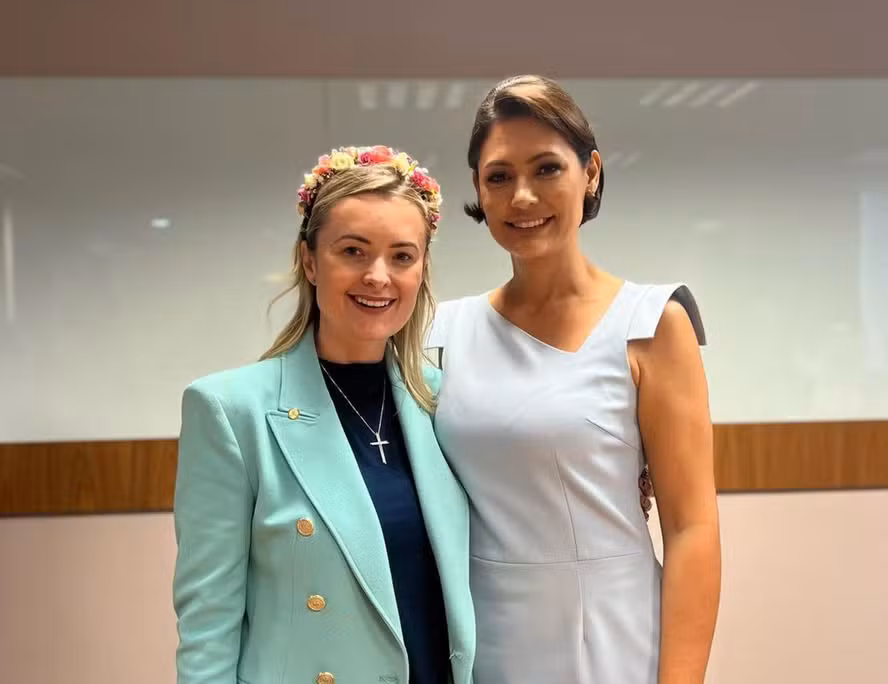 Michelle Bolsonaro defende deputada que levou bebê à Câmara em