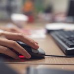 Microsoft prevê Windows com IA substituindo mouse e teclado até