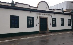 Ministério Público denuncia ex-secretários e empresas por corrupção em Silva