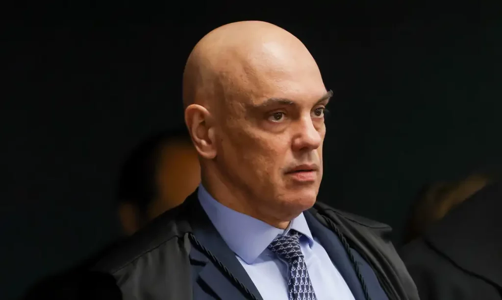 Ministro Alexandre de Moraes alerta bancos brasileiros sobre sanções dos