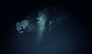 Monólito gigante submerso é encontrado durante exploração oceânica