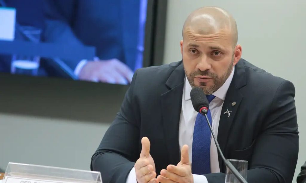 Moraes autoriza Daniel Silveira a fazer tratamento fora da prisão