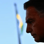 Moraes autoriza revista em carros e reforça vigilância na casa