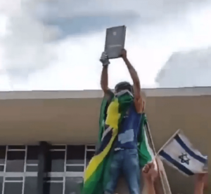 Moraes determina início da pena de 17 anos para réu