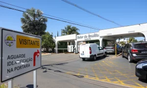 Moraes manda vistoriar carros e área externa da casa de