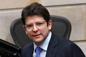 Morre Miguel Uribe, pré-candidato à presidência baleado na Colômbia
