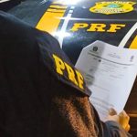 Motociclista com mandado de prisão é detido pela PRF em
