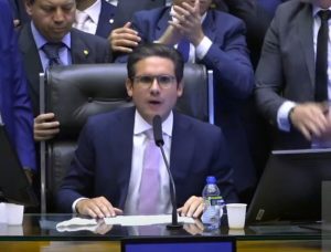 Motta aciona Corregedoria da Câmara contra 14 deputados por obstrução
