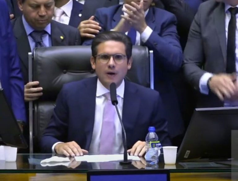 Motta aciona Corregedoria da Câmara contra 14 deputados por obstrução