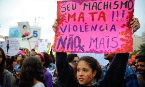 Mulheres vítimas de violência poderão ser isentas da taxa de