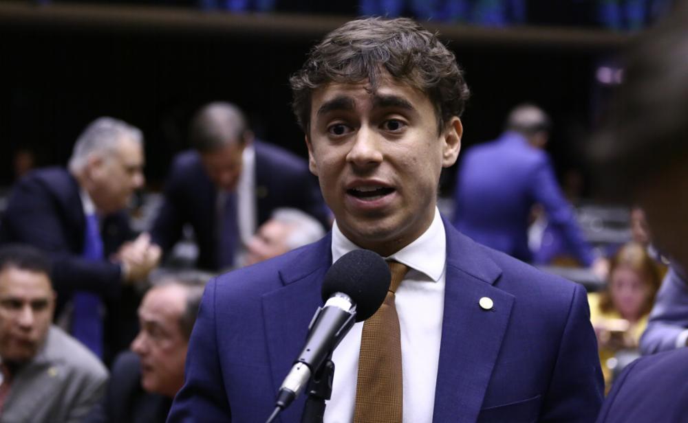 Nikolas faz placar do impeachment de Moraes e expõe falta