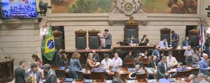 Numa só tacada, vereadores derrubam 12 vetos de Paes e