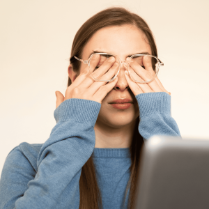 O que causa tremor nos olhos? Entenda mais sobre a