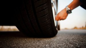 O que são pneus deslocados no carro? Veja os riscos