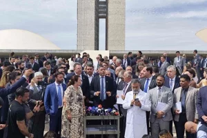 Oposição intensifica ataques ao STF e promete travar atividades no