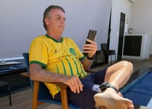 PGR barra PF dentro da casa de Bolsonaro e propõe