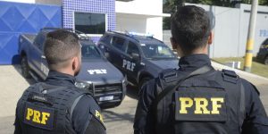 PRF apreende fuzis que estavam sendo levados do Rio para